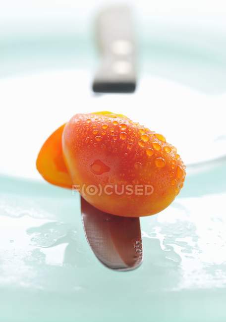 Yellow baby tomato — Stock Photo