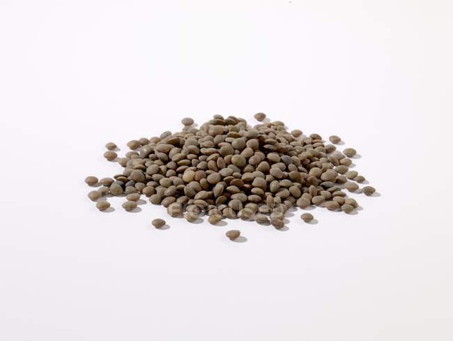 Closeup view of Pardina lentils heap on white surface — Stock Photo