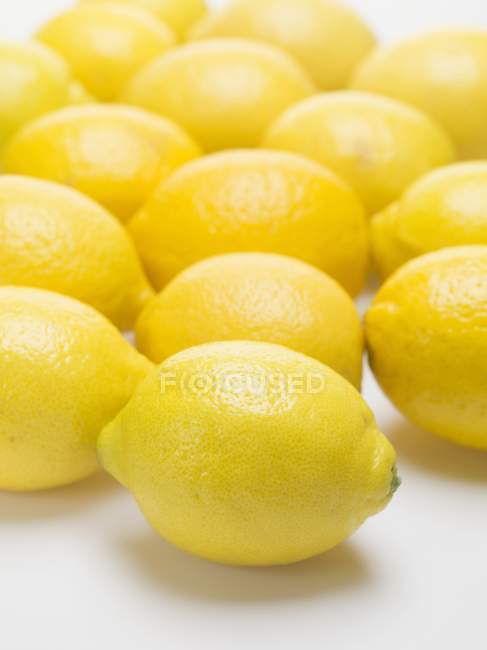 Fresh and ripe lemons — Stock Photo