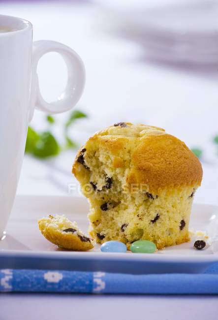 Partly eaten muffin on dish — Stock Photo
