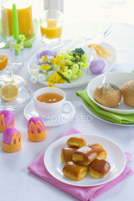 Bread rolls and eggs — Stock Photo