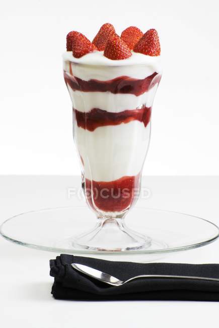 Closeup view of strawberry Parfait with berries in glass — Stock Photo