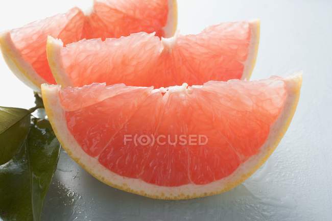 Pink grapefruit wedges — Stock Photo