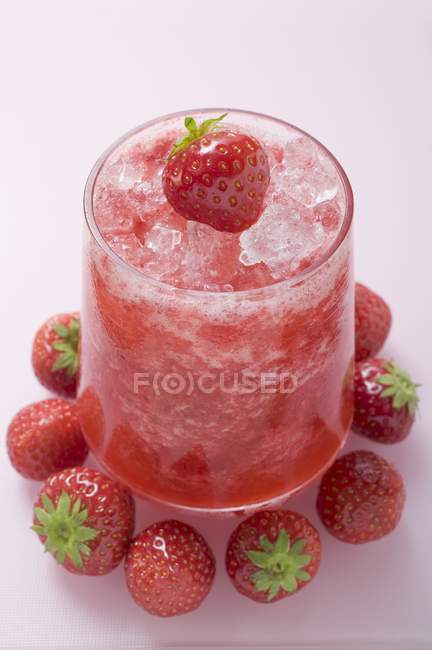 Fruity strawberry drink — Stock Photo