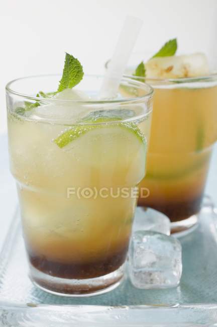 Tequila Sonnenaufgänge exotische Cocktails — Stockfoto