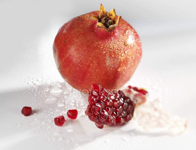 Fresh Pomegranate with seeds — Stock Photo