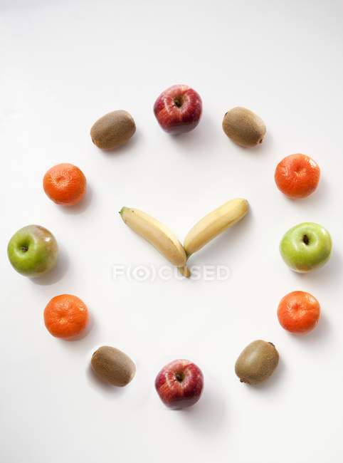 Vários frutos no branco — Fotografia de Stock