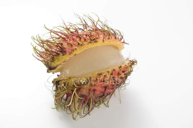 Rambutan recién abierto - foto de stock