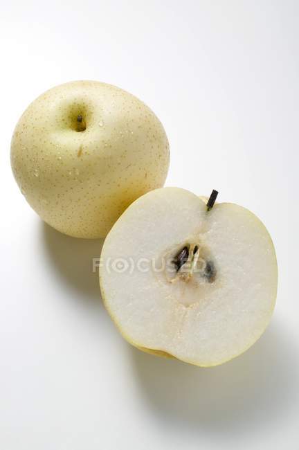 Whole Nashi pear and half — Stock Photo