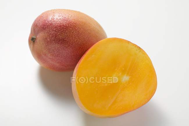 Frische reife Mangos — Stockfoto