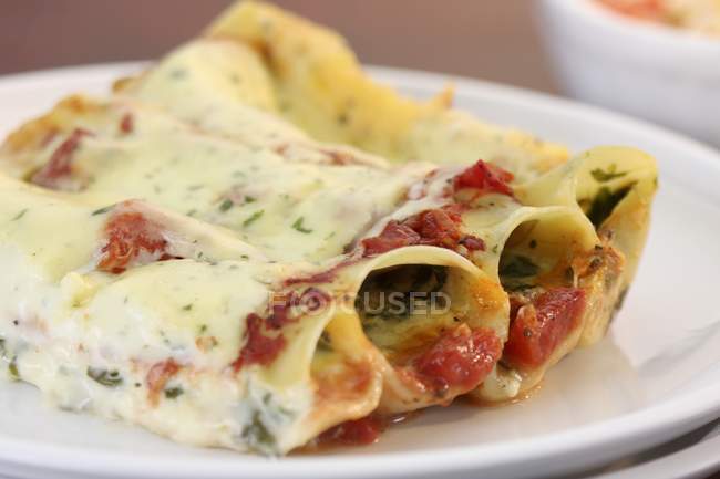 Cannelloni with feta and spinach — Stock Photo