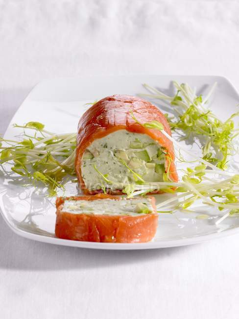 Avocat et roulade de saumon — Photo de stock