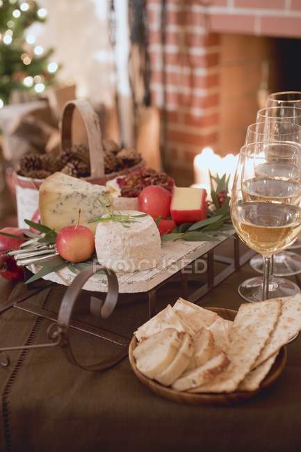 Plateau de fromage et vin — Photo de stock