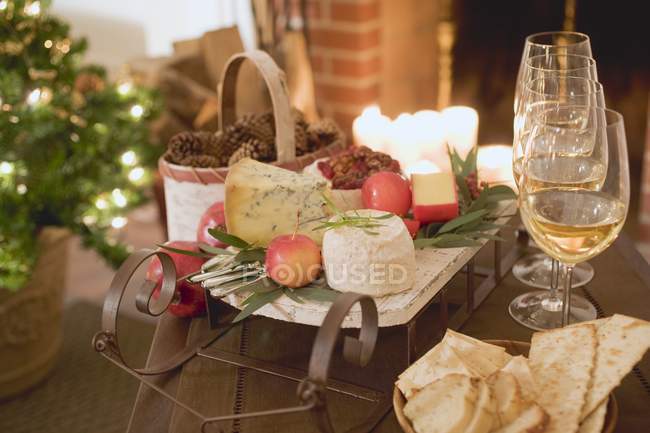 Cheese board and wine — Stock Photo