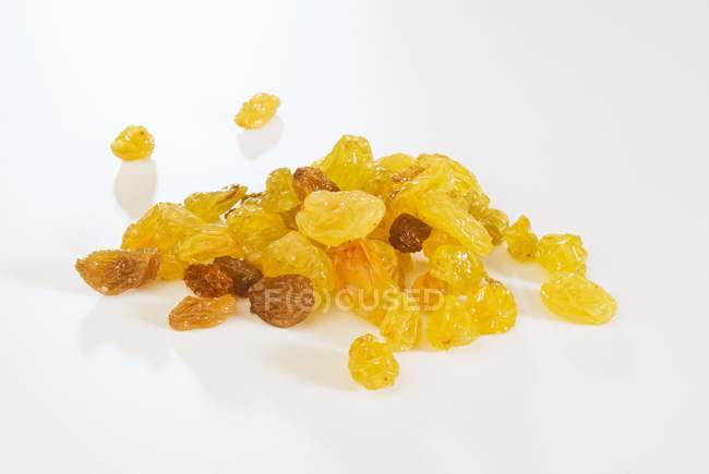 Tas de raisins secs dorés — Photo de stock
