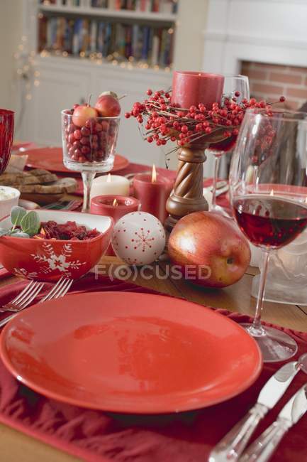 Weihnachtlich gedeckter Tisch — Stockfoto
