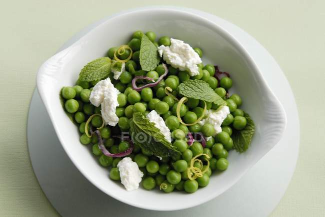 Lukewarm pea salad — Stock Photo