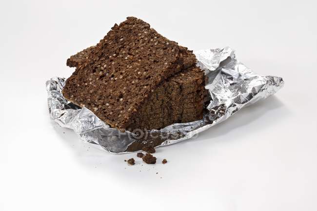 Fatias de pão preto — Fotografia de Stock