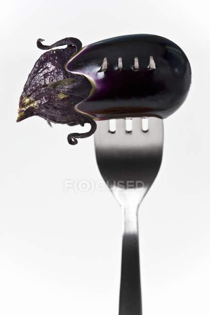 Ripe aubergine on fork — Stock Photo