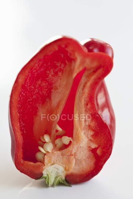 Demi-tranche de poivron rouge — Photo de stock