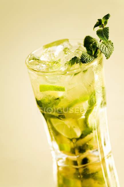 Cocktail Mojito in vetro — Foto stock