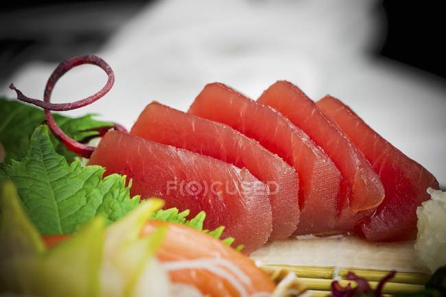 Sashimi de atún fresco - foto de stock