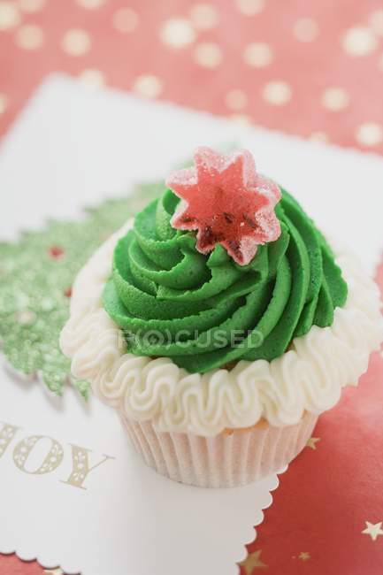 Cupcake decorado para Navidad - foto de stock