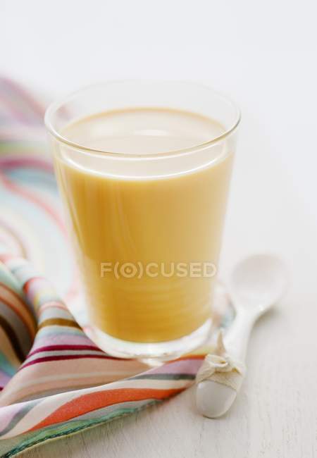 Mango and yogurt drink — Stock Photo