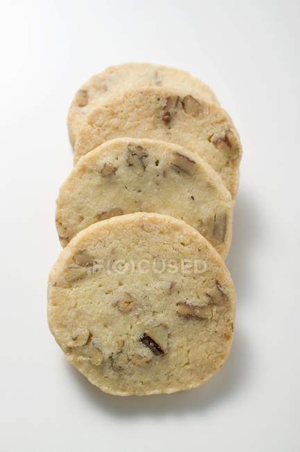 Biscoitos de nozes na fila — Fotografia de Stock