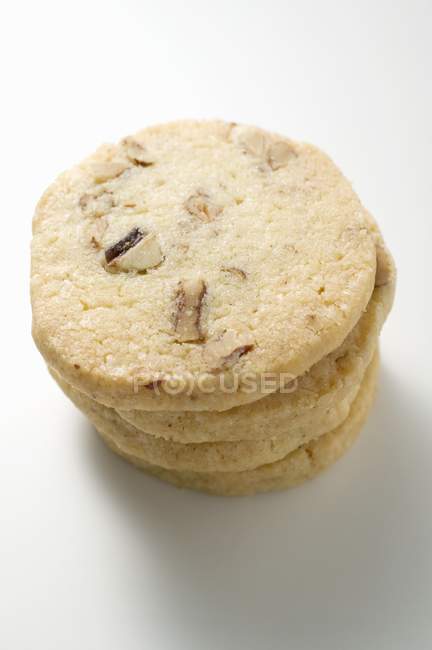 Biscuits aux noix en pile — Photo de stock