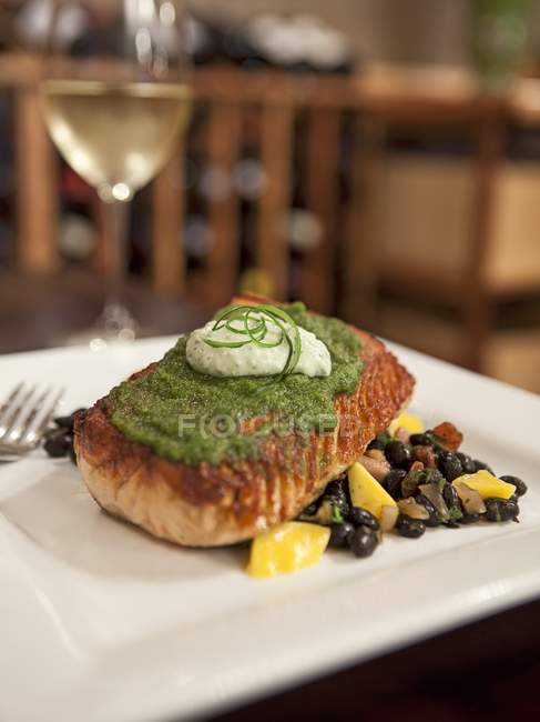 Grilled salmon with cilantro aioli — Stock Photo