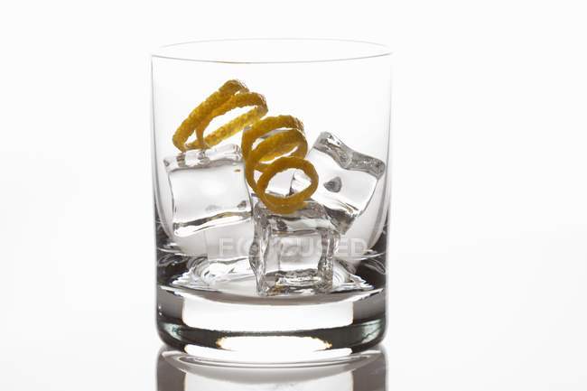 Cocktail Glass with Ice and Lemon Zest — Stock Photo
