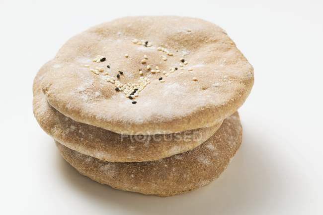 Pão liso com gergelim — Fotografia de Stock