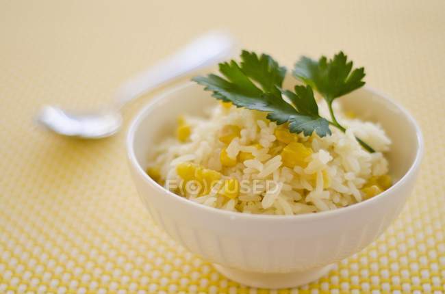 Рис с ананасом и кукурузой — стоковое фото