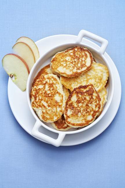 Sweet apple pancakes — Stock Photo