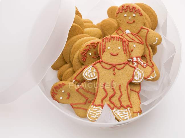 Gingerbread pessoas em recipiente — Fotografia de Stock