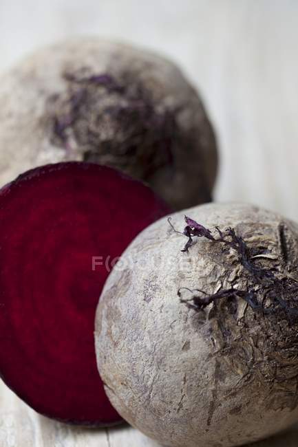 Beetroots whole and halved — Stock Photo