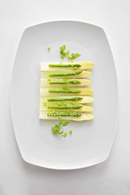 Salade d'asperges aux oignons — Photo de stock