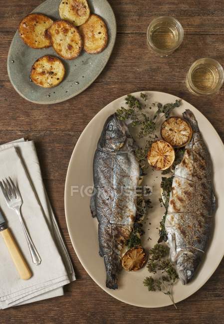 Grilled Trout Stuffed with Lemon and Parsley — Stock Photo