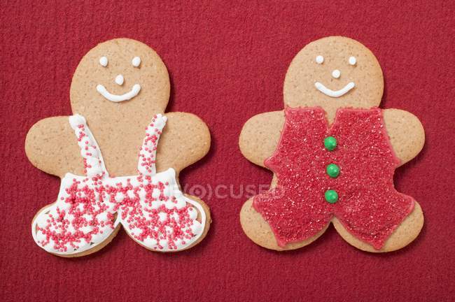 Decorated gingerbread men — Stock Photo