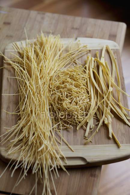 Various types of homemade pasta — Stock Photo