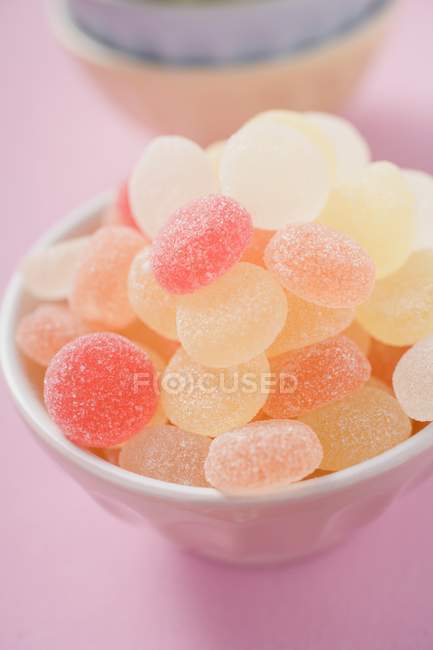 Jelly sweets in pink bowl — Stock Photo
