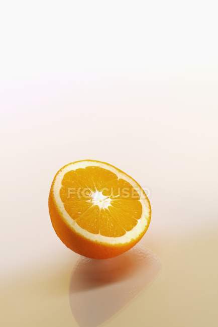 Mezza arancia fresca — Foto stock