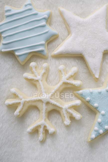 Quatre biscuits de Noël glacés — Photo de stock