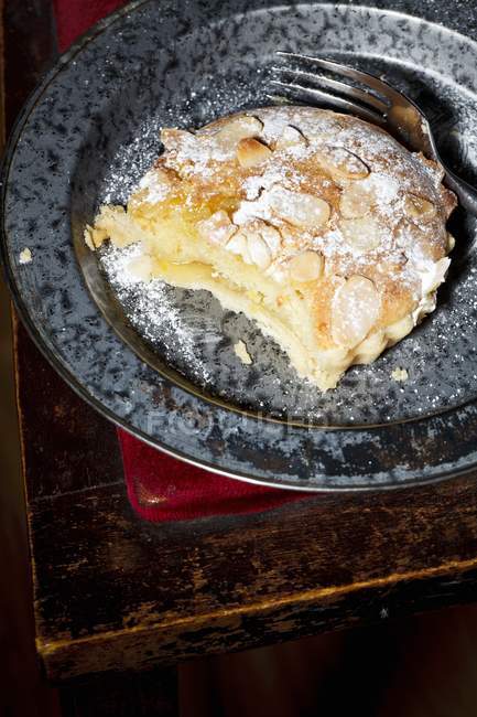 Pièce de gâteau aux amandes — Photo de stock