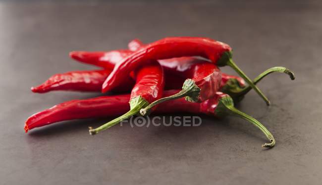 Chiles rojos maduros - foto de stock