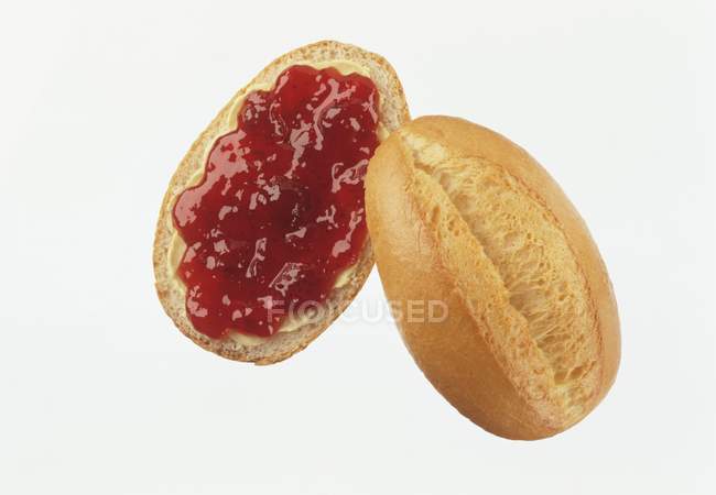 Brötchen mit Marmelade — Stockfoto