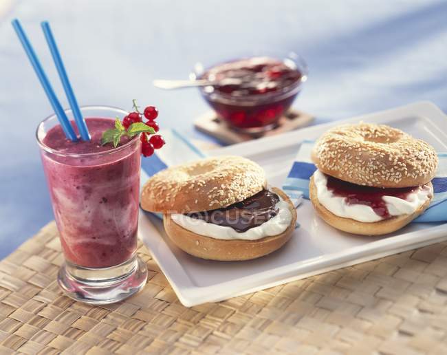Milkshake and bagels with sweet filling — Stock Photo