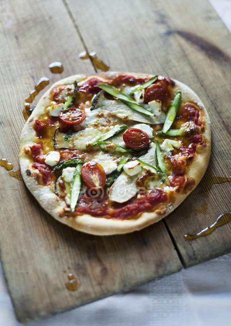 Pizza mit Pilzen und Ziegenkäse — Stockfoto