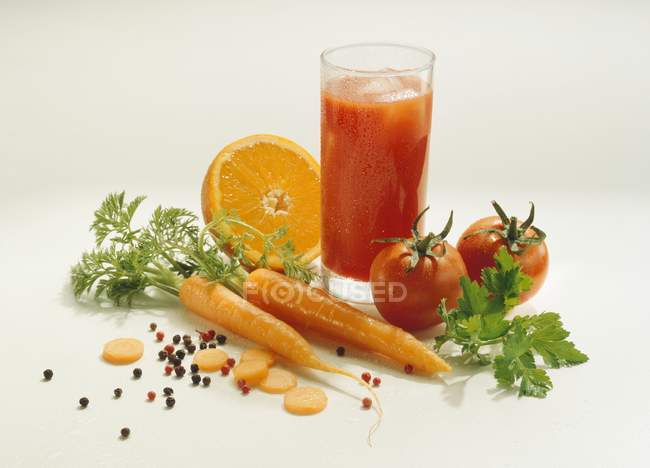 Vegetable juice with ingredients — Stock Photo